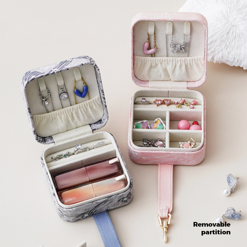 Retro embroidery portable jewelry box - MERGE.DAY.1.FREESTYLE