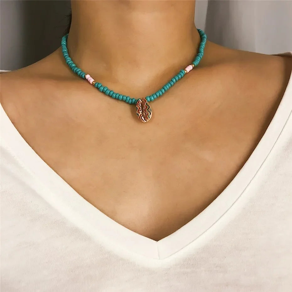 Bohemian Hawaii Puka White Clam Chips Shell Necklace - MERGE.DAY.1.FREESTYLE