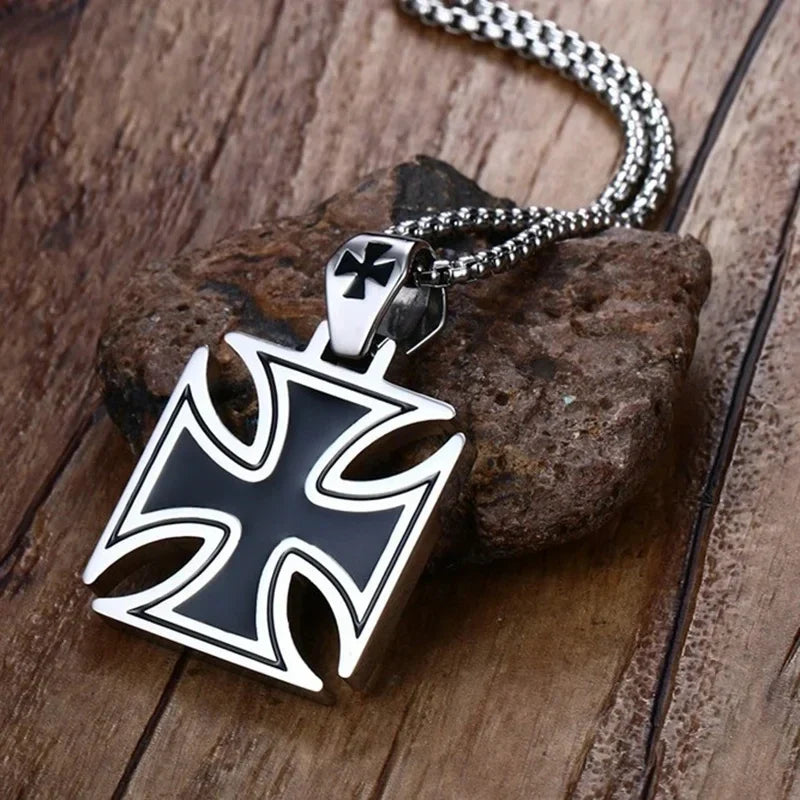 Retro Templar Cross Pendant Necklace - MERGE.DAY.1.FREESTYLE