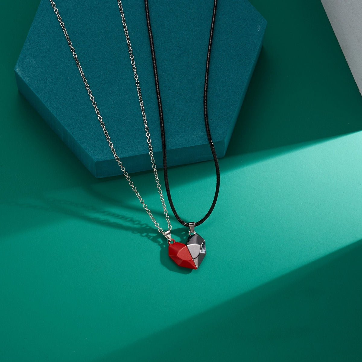 2Pcs Punk Heart Pendant Couple Necklace Lover Distance Faceted Magnetic Necklace - MERGE.DAY.1.FREESTYLE