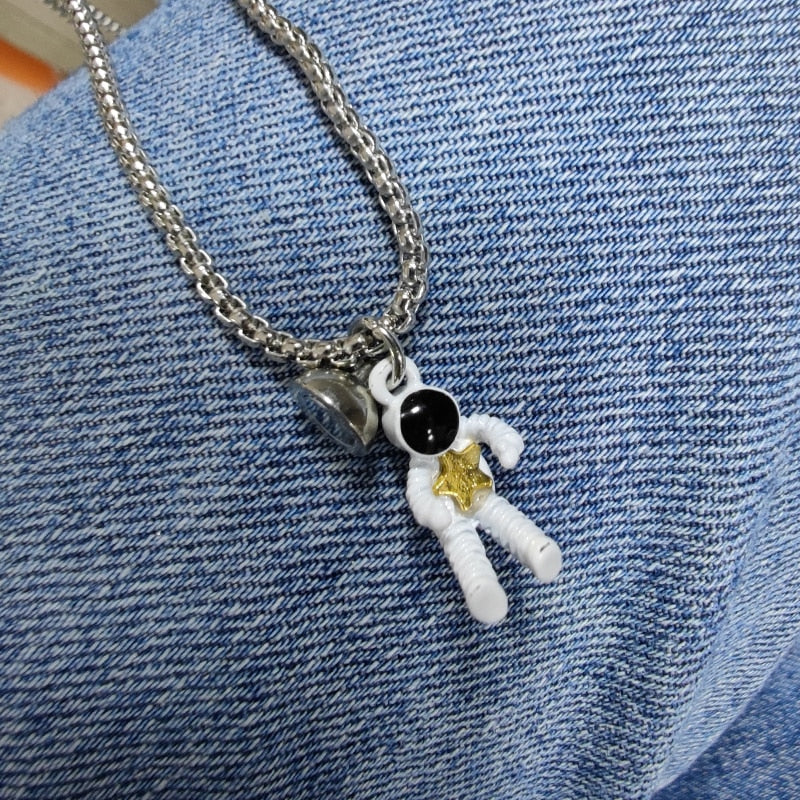 2Pcs Magnetic Couple Necklace Astronaut Pendant Heart Star Choker Valentine's Day Gift - MERGE.DAY.1.FREESTYLE