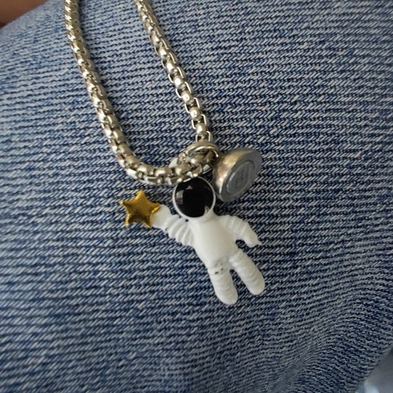 2Pcs Magnetic Couple Necklace Astronaut Pendant Heart Star Choker Valentine's Day Gift - MERGE.DAY.1.FREESTYLE