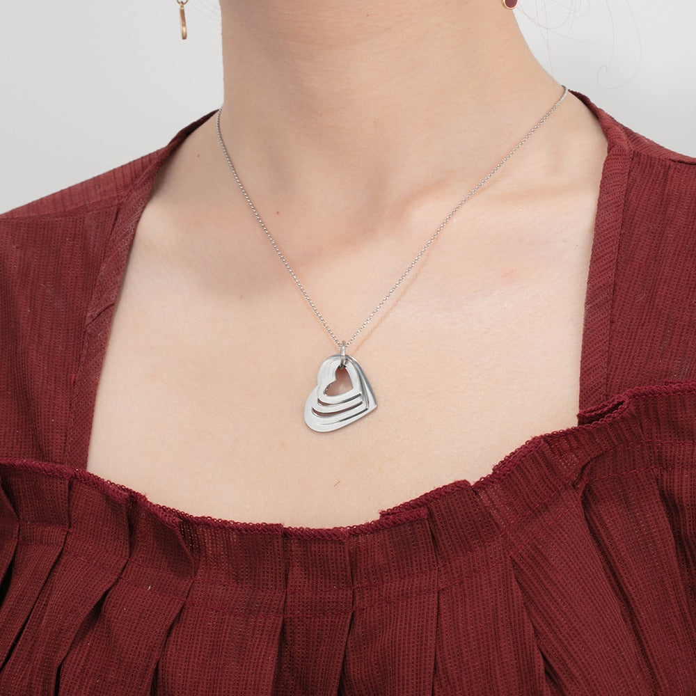Personalized Family Necklace with 2-4 Names Heart Engraved Necklace - MERGE.DAY.1.FREESTYLE