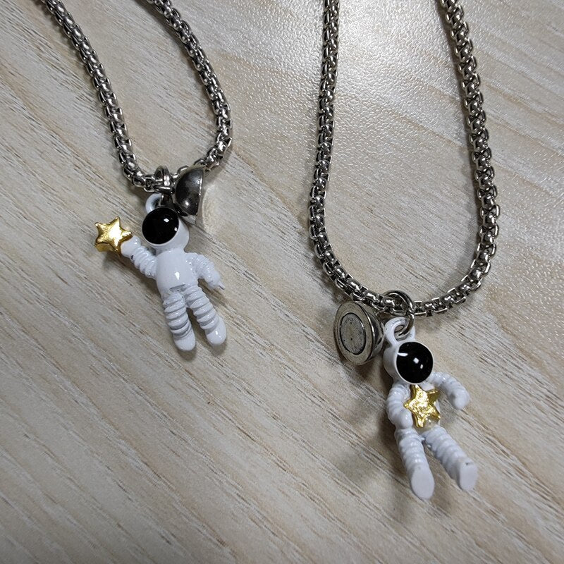2Pcs Magnetic Couple Necklace Astronaut Pendant Heart Star Choker Valentine's Day Gift - MERGE.DAY.1.FREESTYLE