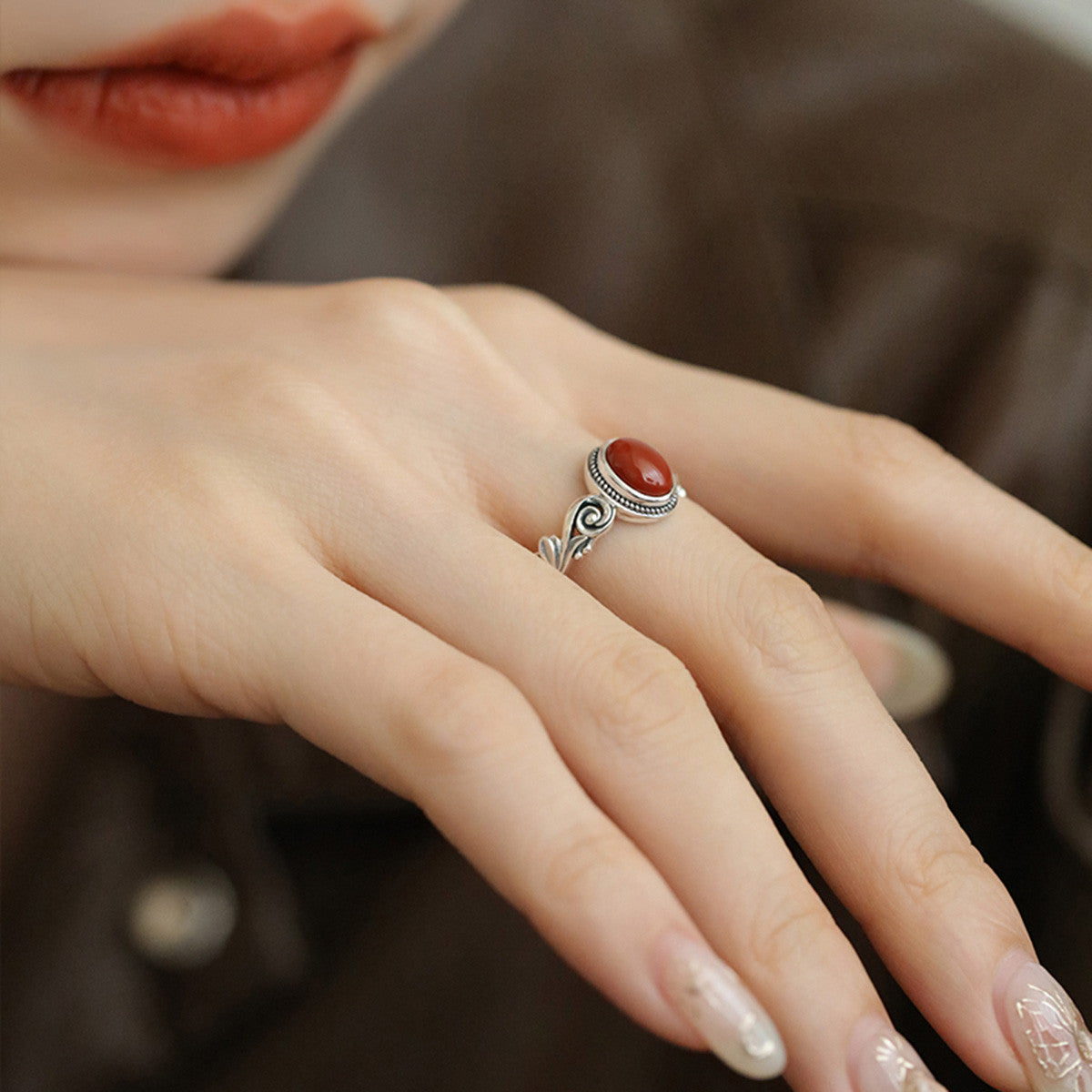 Egg-shaped red and green stone ring - MERGE.DAY.1.FREESTYLE