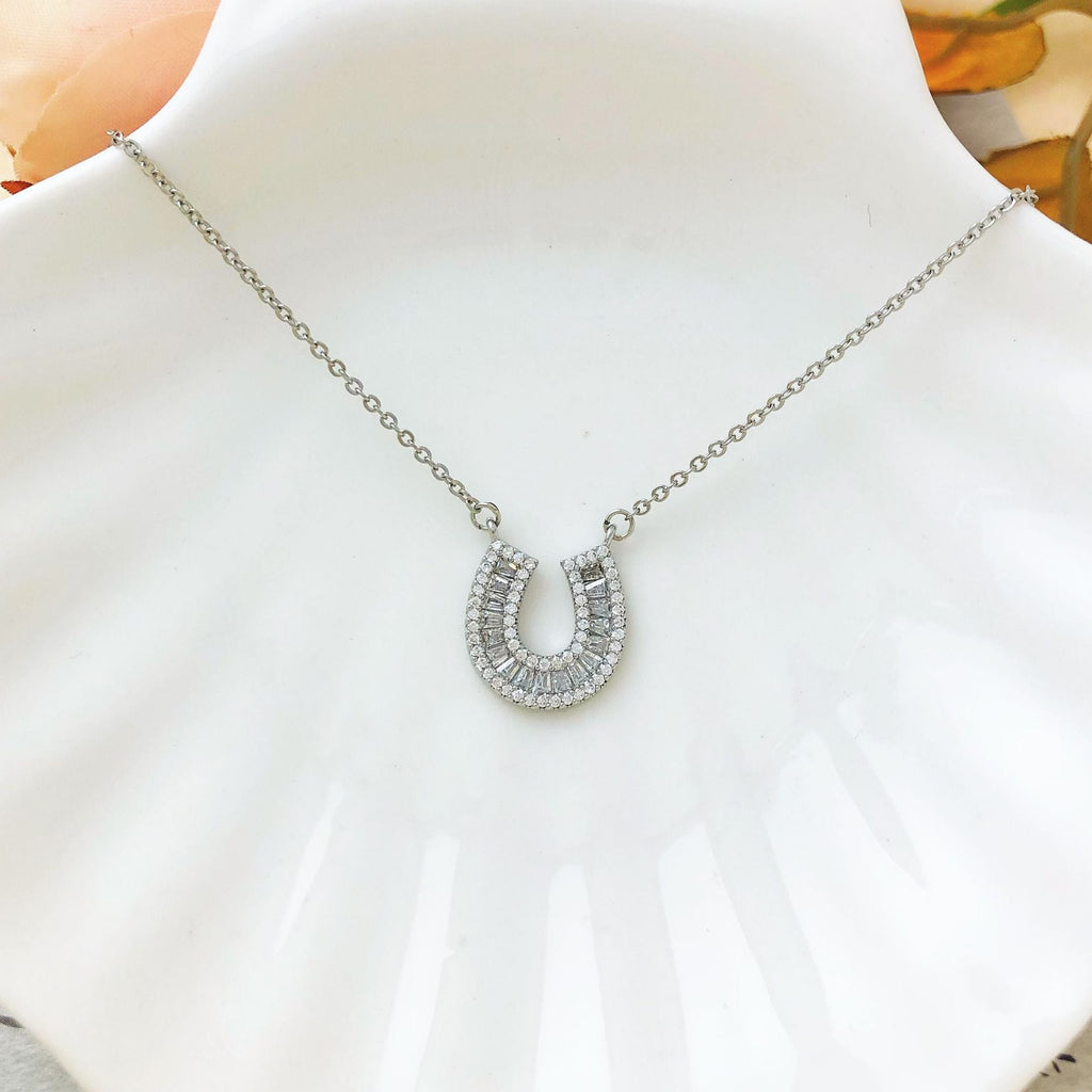 Zircon horseshoe necklace - MERGE.DAY.1.FREESTYLE