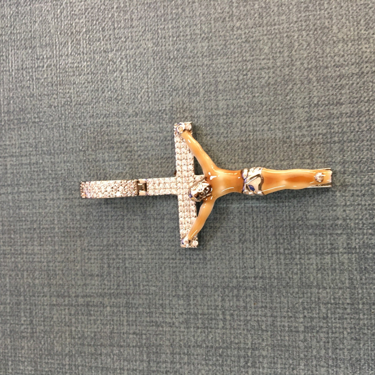 Enamel Cross Diamond Pendant - MERGE.DAY.1.FREESTYLE