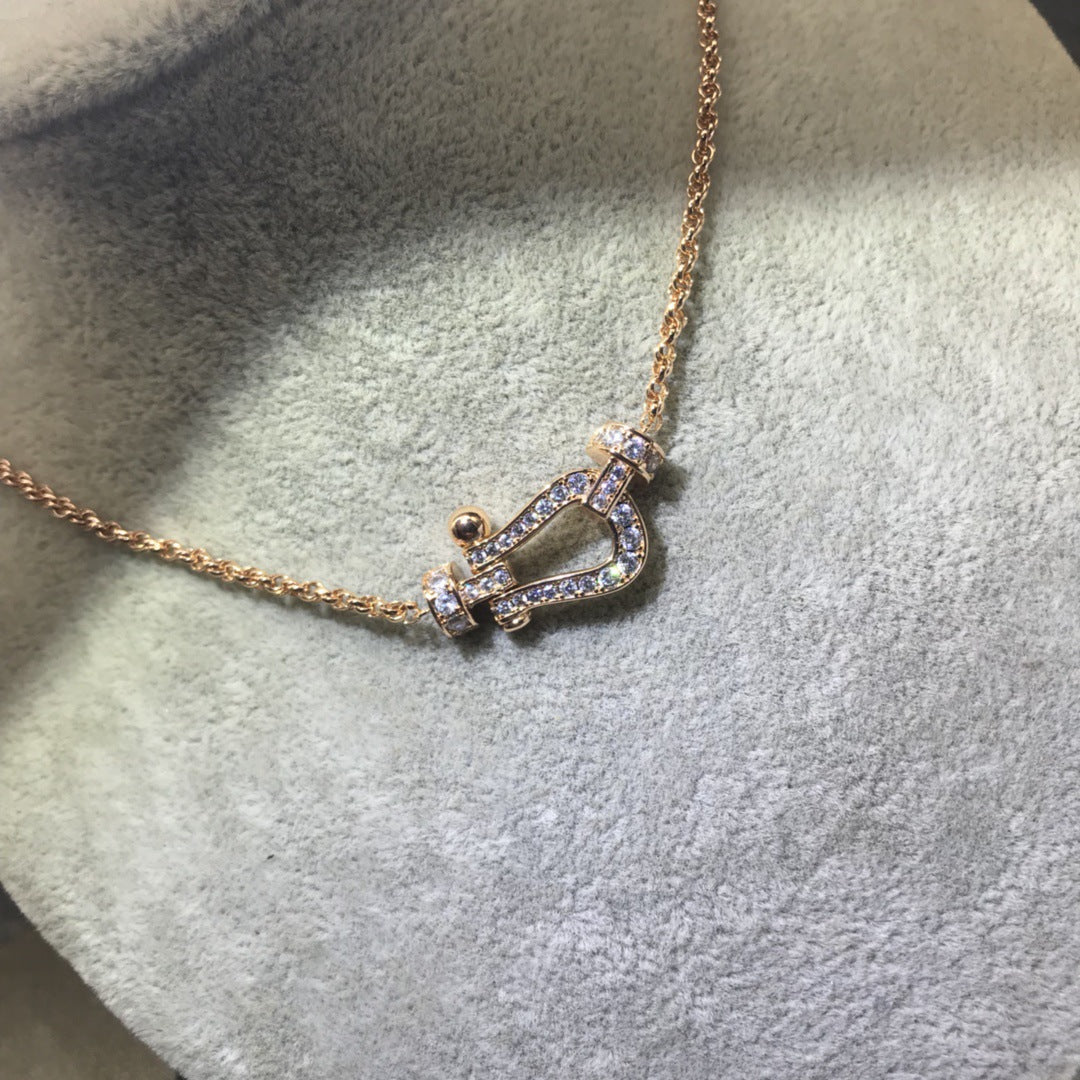 Diamond horseshoe necklace - MERGE.DAY.1.FREESTYLE