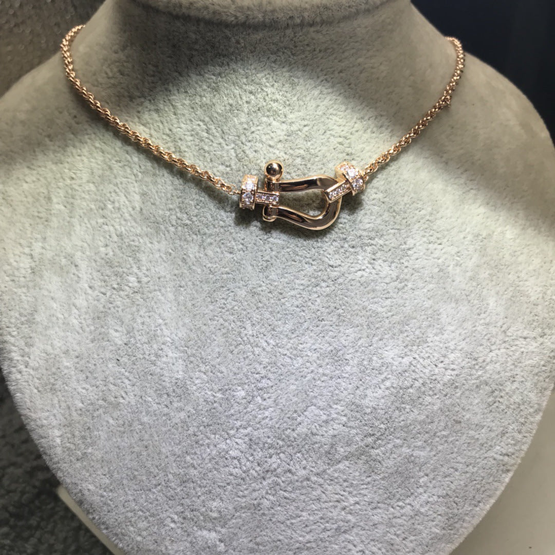 Diamond horseshoe necklace - MERGE.DAY.1.FREESTYLE