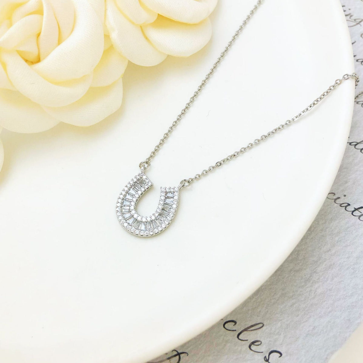 Zircon horseshoe necklace - MERGE.DAY.1.FREESTYLE