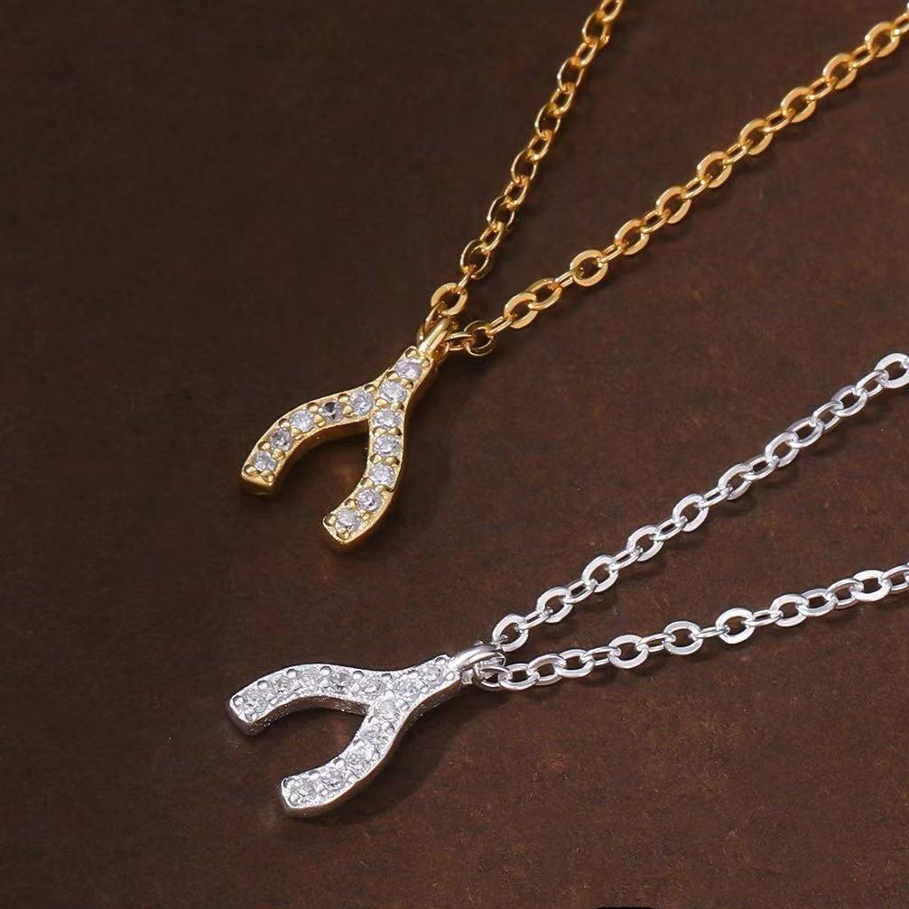 Diamond wishbone necklace - MERGE.DAY.1.FREESTYLE