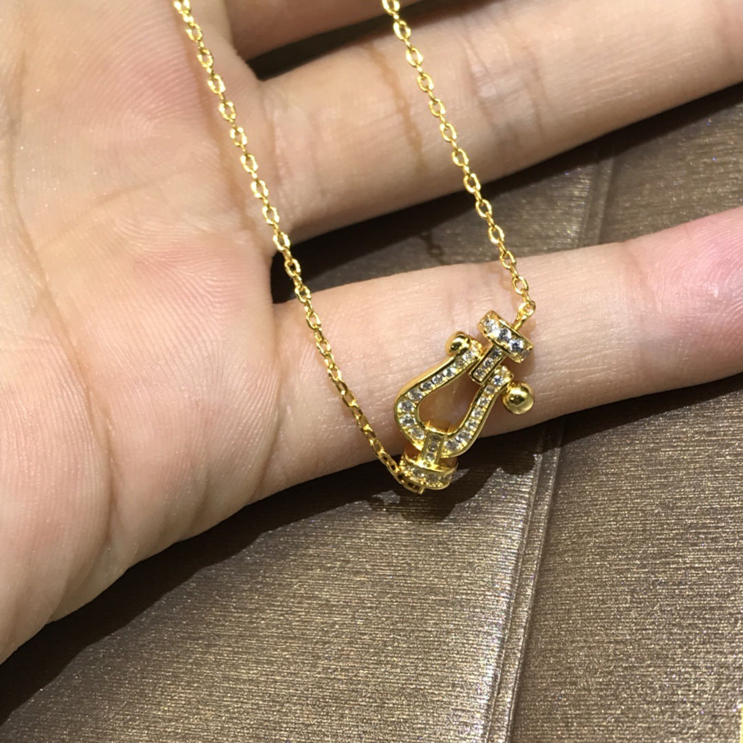 Diamond horseshoe necklace - MERGE.DAY.1.FREESTYLE