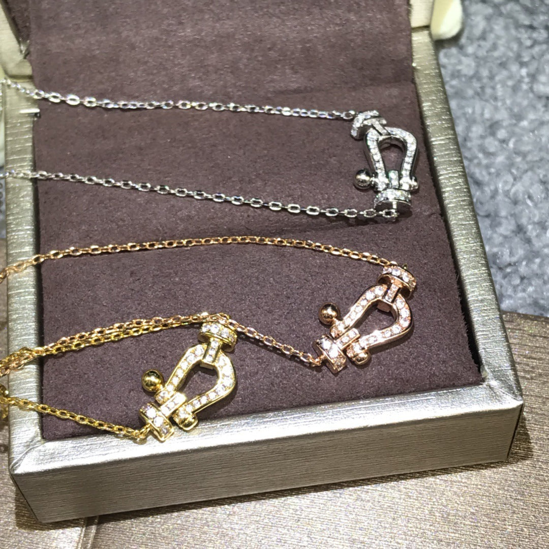 Diamond horseshoe necklace - MERGE.DAY.1.FREESTYLE