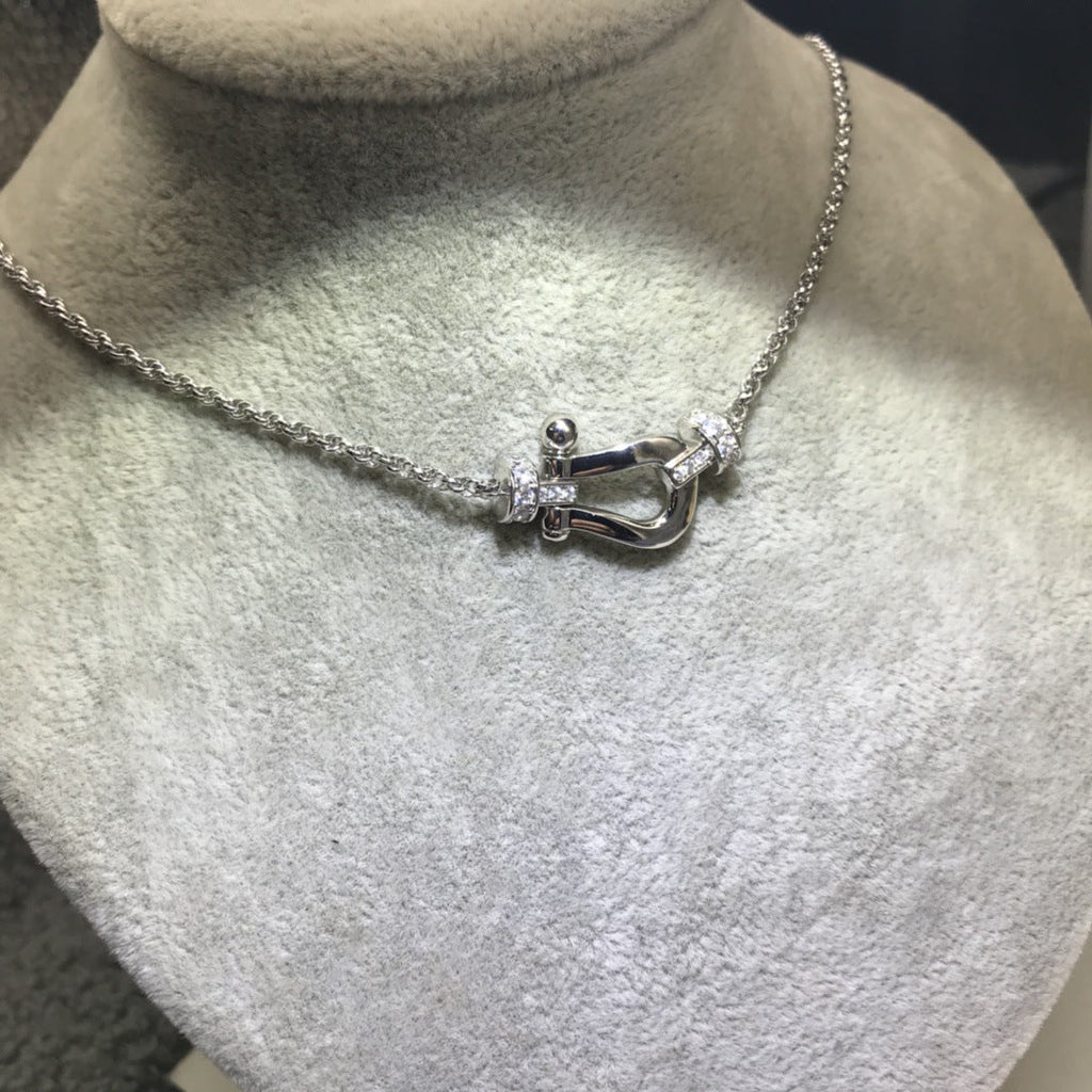 Diamond horseshoe necklace - MERGE.DAY.1.FREESTYLE