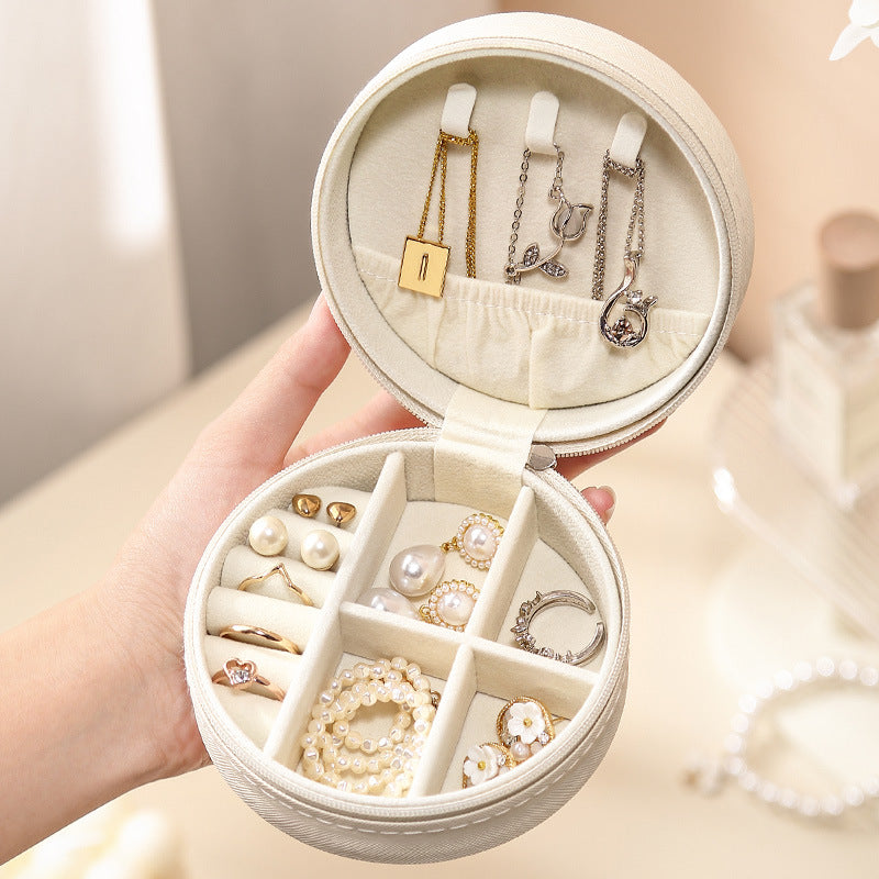 Round simple and compact jewelry Box - MERGE.DAY.1.FREESTYLE
