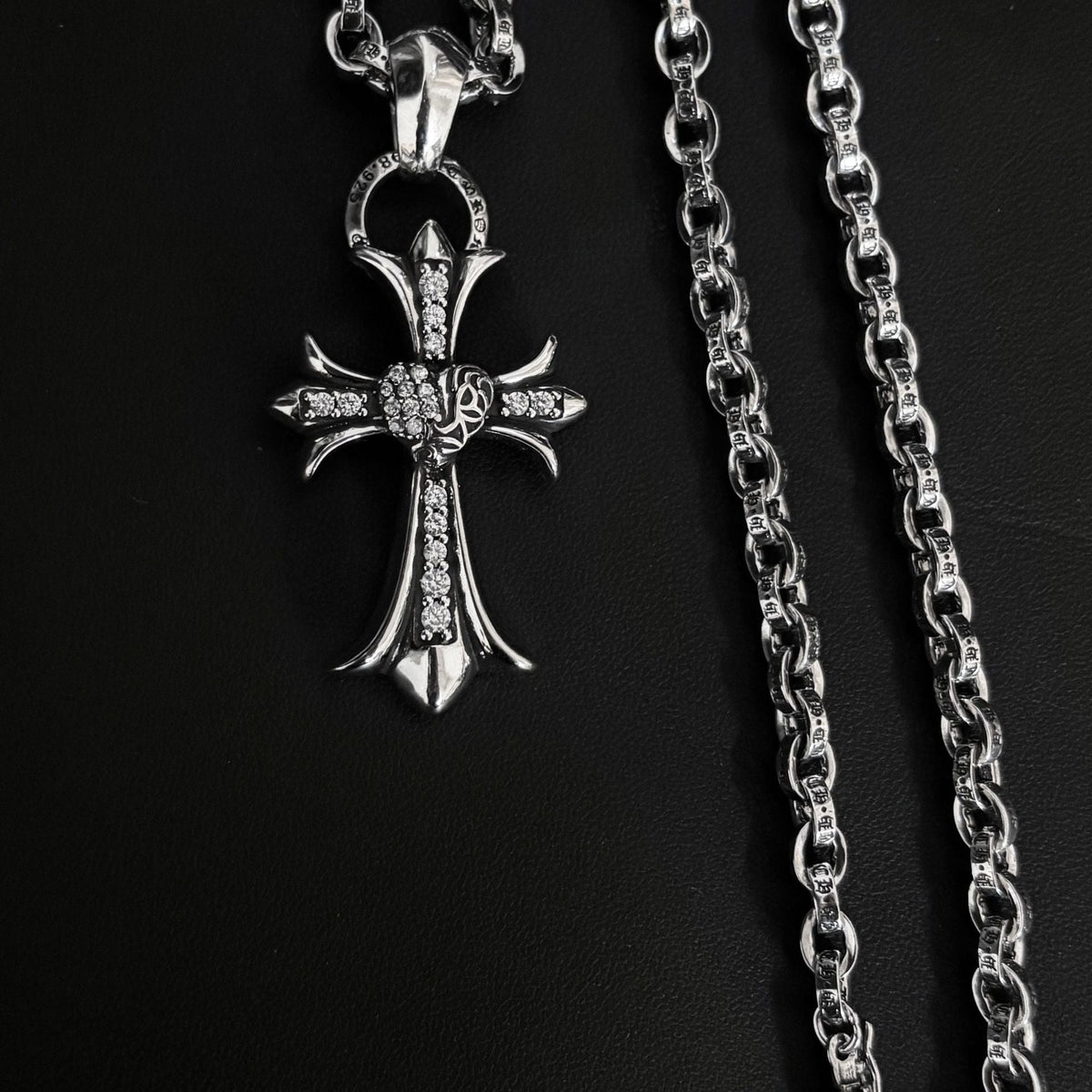 cross love letter chain necklace - MERGE.DAY.1.FREESTYLE