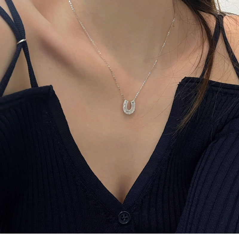 Zircon horseshoe necklace - MERGE.DAY.1.FREESTYLE