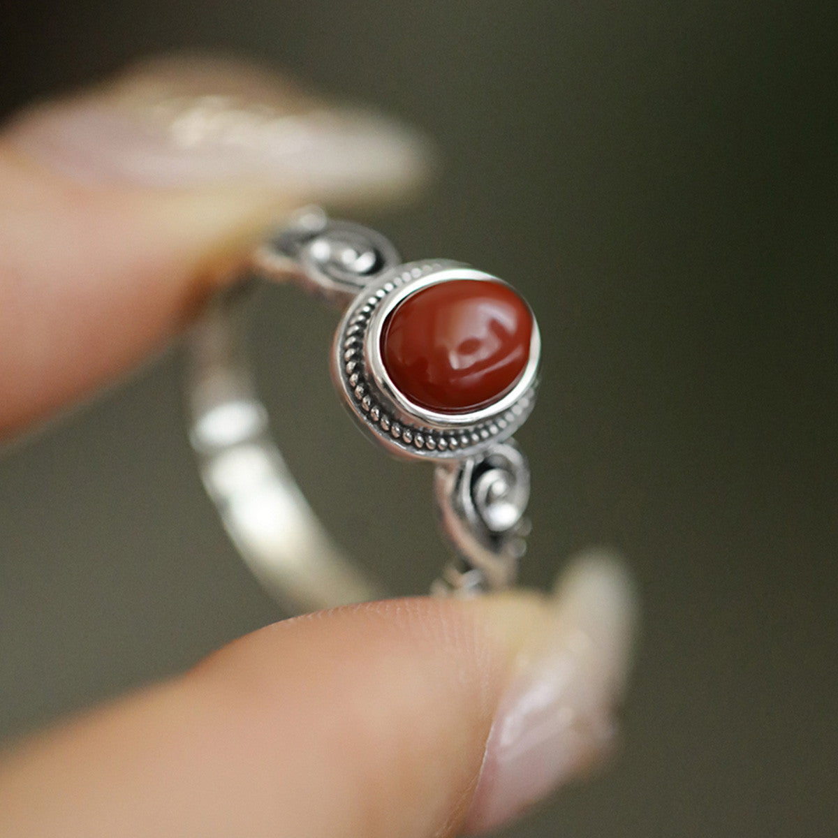Egg-shaped red and green stone ring - MERGE.DAY.1.FREESTYLE
