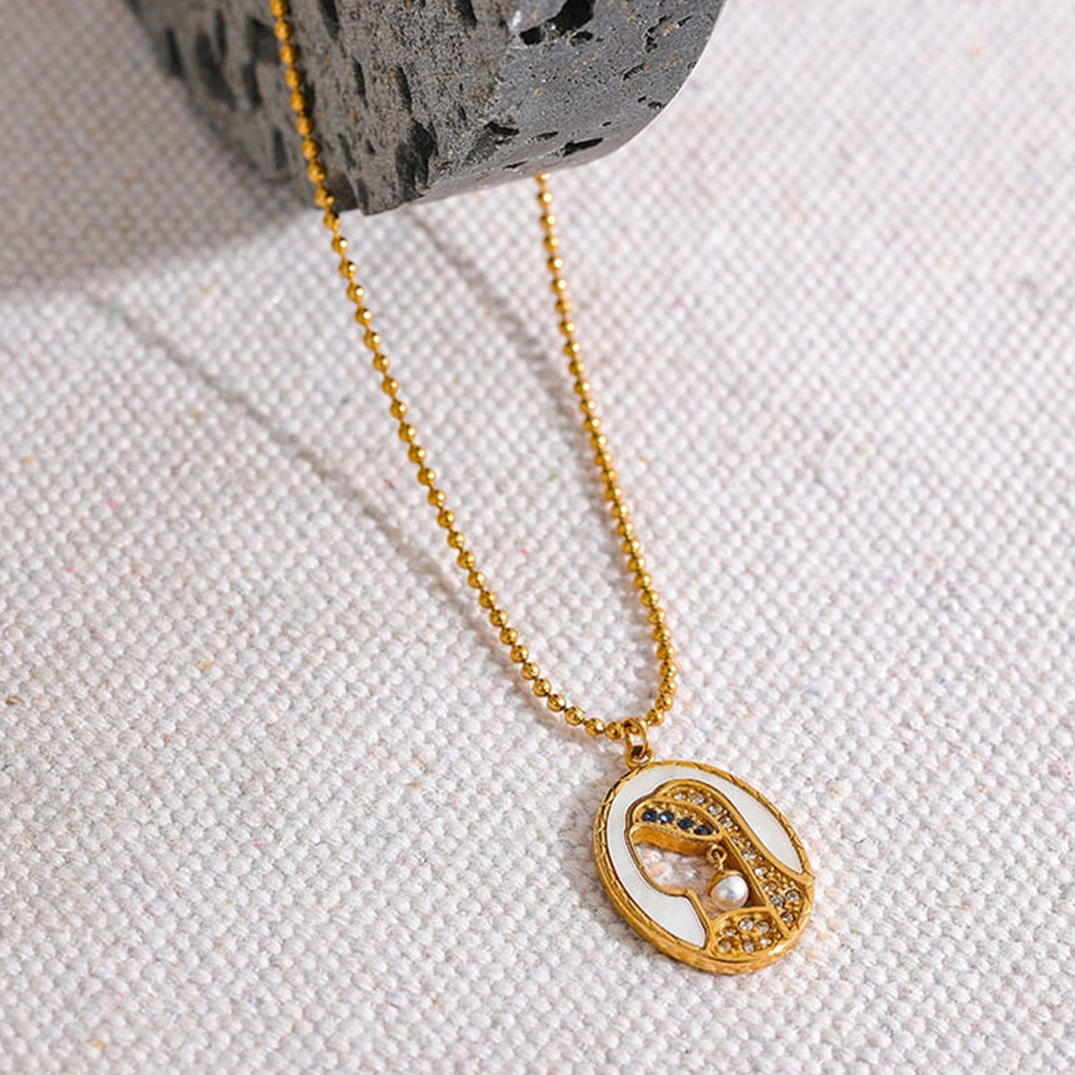 Girl with a pearl earring Pendant Necklace - MERGE.DAY.1.FREESTYLE