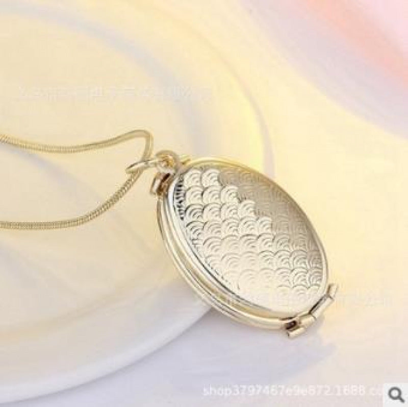 Fish Scale Photo Box Necklace Four Picture Pendant Necklace - MERGE.DAY.1.FREESTYLE