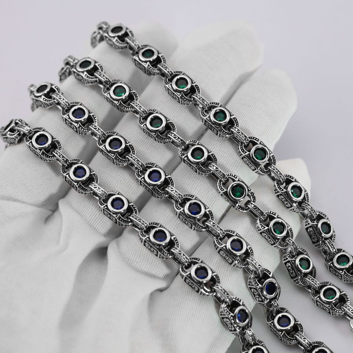 Aragogaceous pattern sapphire necklace for couples - MERGE.DAY.1.FREESTYLE