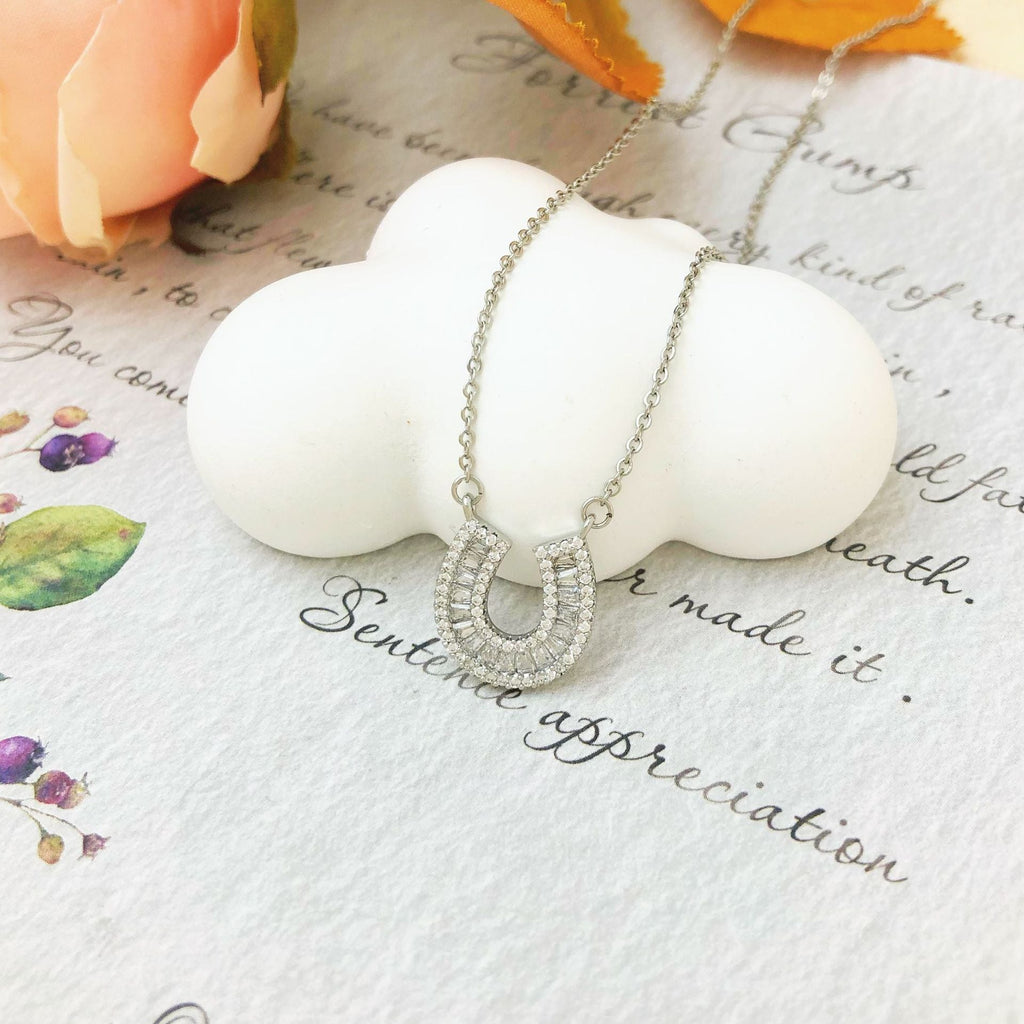 Zircon horseshoe necklace - MERGE.DAY.1.FREESTYLE