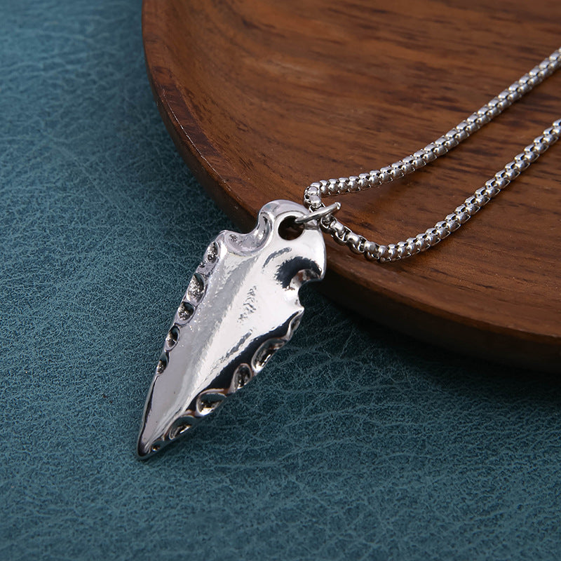 Nordic Viking triangular shield compass necklace - MERGE.DAY.1.FREESTYLE