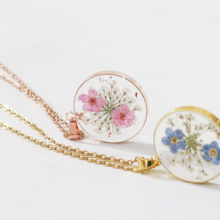 Resin forget me not necklace - MERGE.DAY.1.FREESTYLE