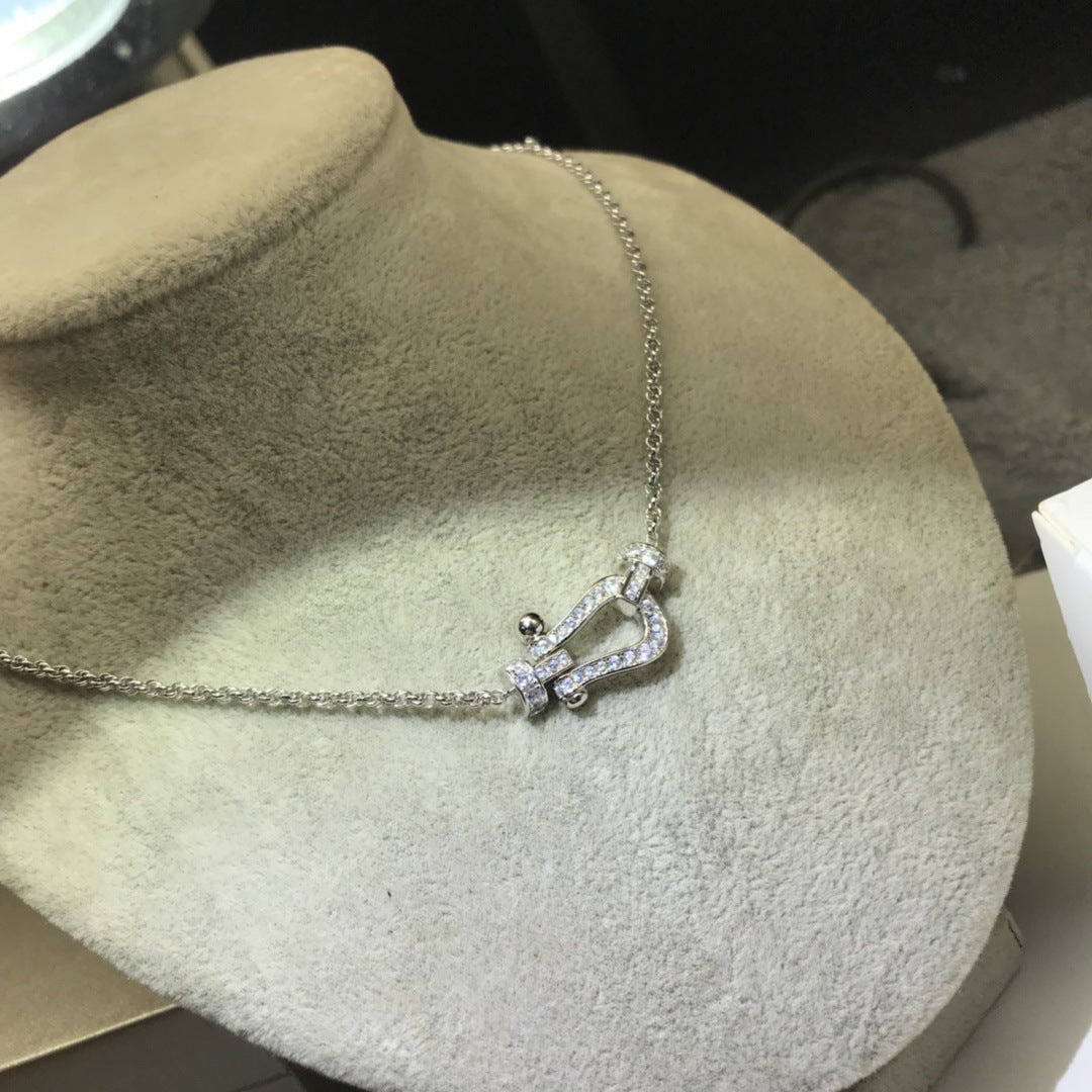 Diamond horseshoe necklace - MERGE.DAY.1.FREESTYLE
