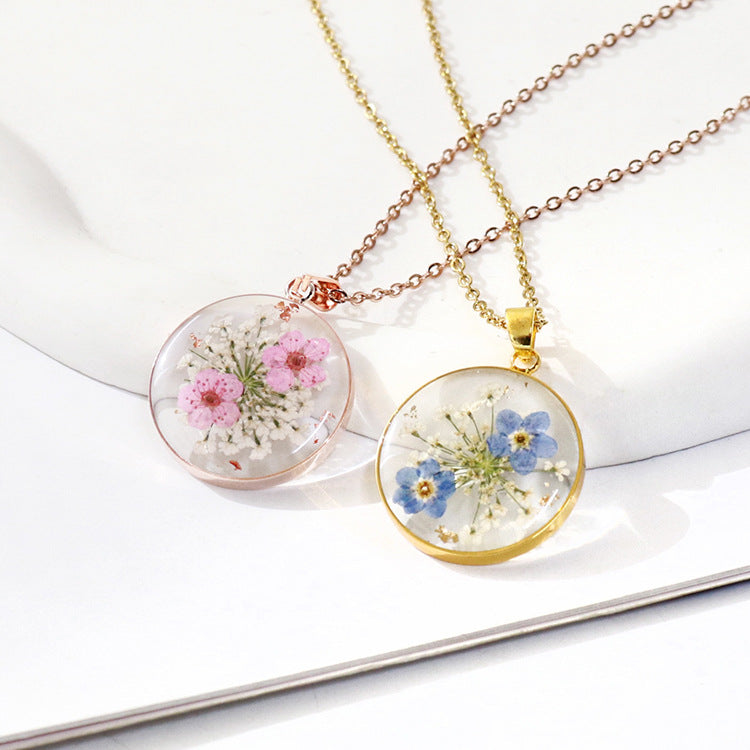 Resin forget me not necklace - MERGE.DAY.1.FREESTYLE
