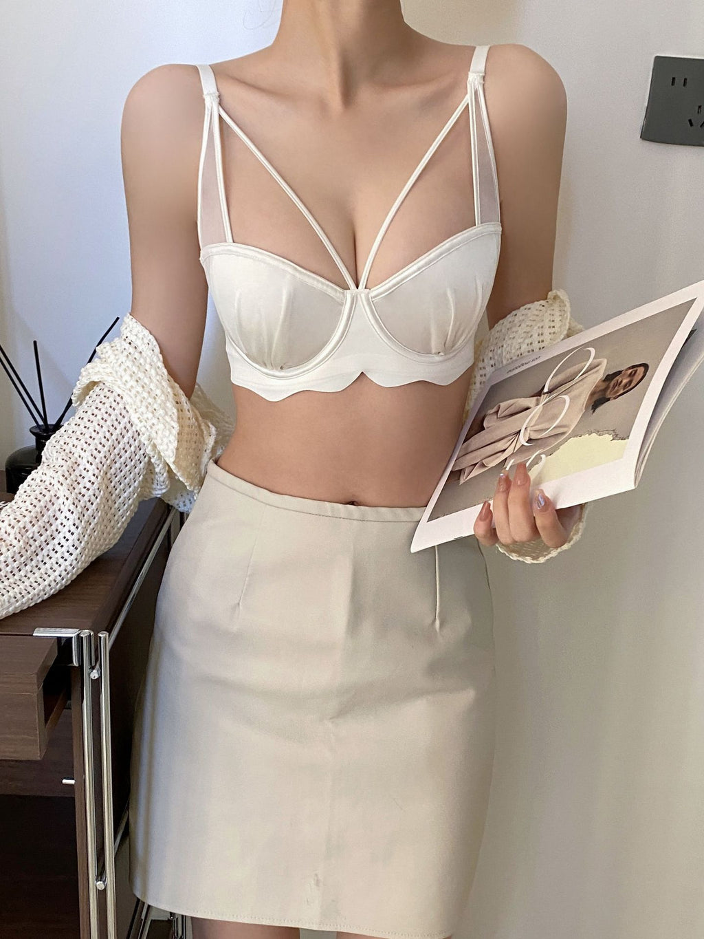 Thin Bra for Women with Large Busts, Designed for Smaller Busts, Featuring Soft Underwire for Lift and Shaping, Seamless Bra for Side Support and Minimizing Appearance of Large Busts
