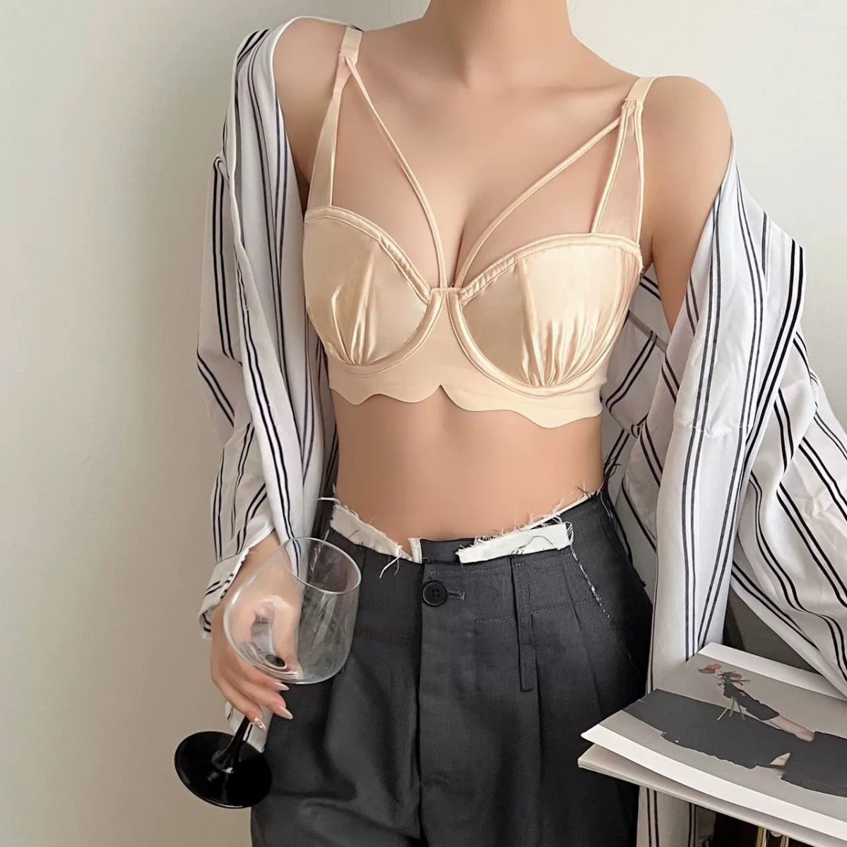 Thin Bra for Women with Large Busts, Designed for Smaller Busts, Featuring Soft Underwire for Lift and Shaping, Seamless Bra for Side Support and Minimizing Appearance of Large Busts