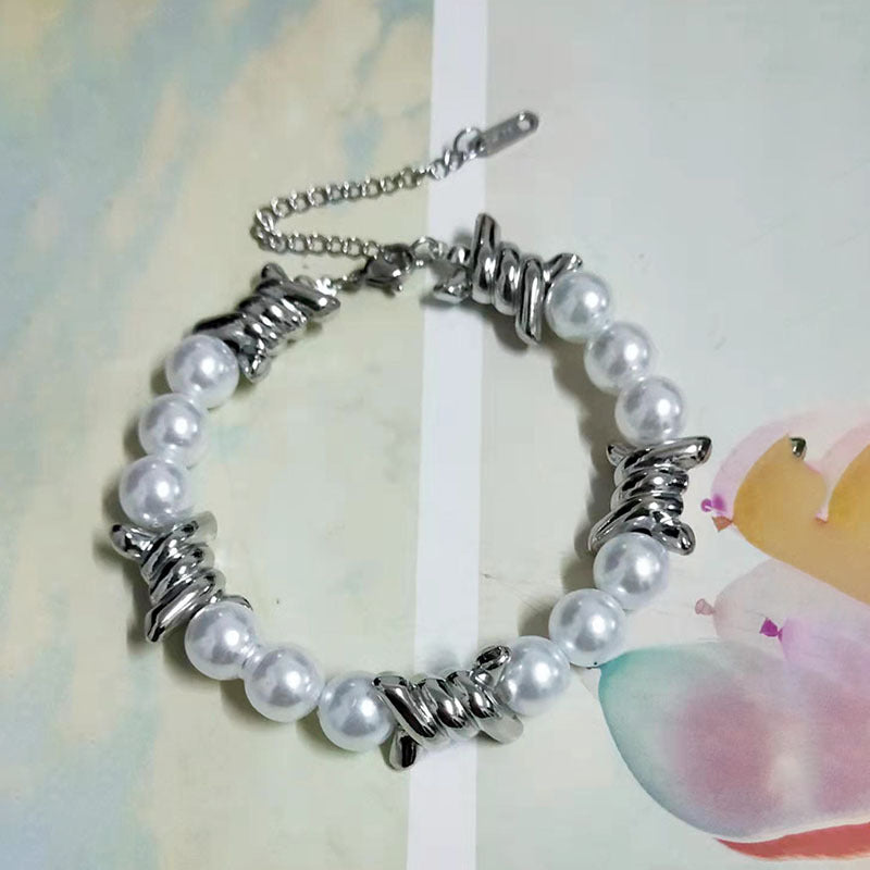 Thorn thick pearl necklace - MERGE.DAY.1.FREESTYLE