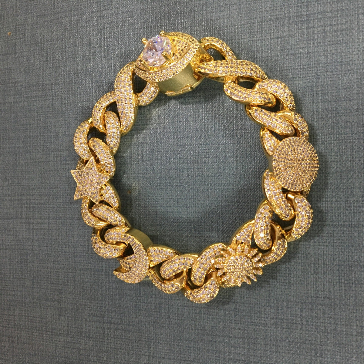 Hip-hop zircon-encrusted sun, star and eye necklace - MERGE.DAY.1.FREESTYLE