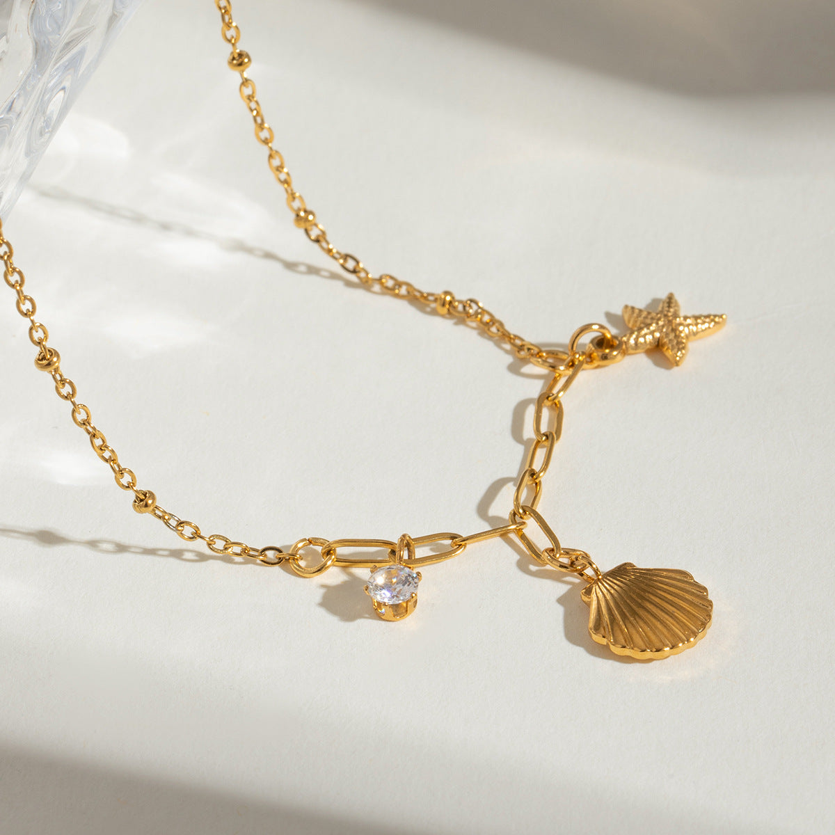 Small starfish shell zircon necklace - MERGE.DAY.1.FREESTYLE