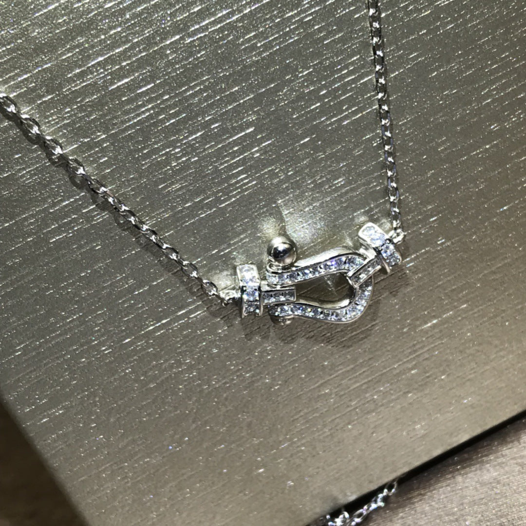 Diamond horseshoe necklace - MERGE.DAY.1.FREESTYLE