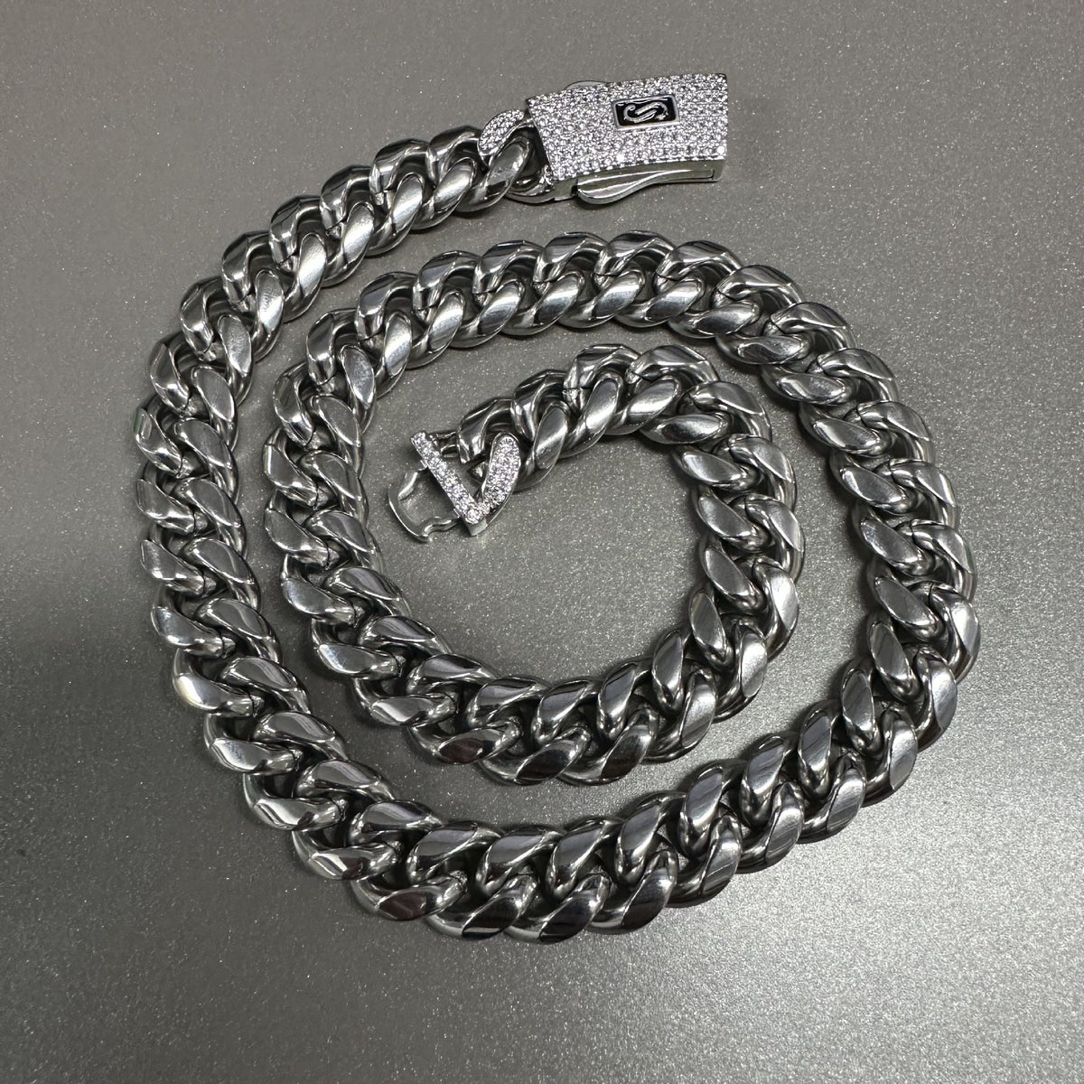 Hip-hop diamond-encrusted clasp smooth Cuban chain - MERGE.DAY.1.FREESTYLE
