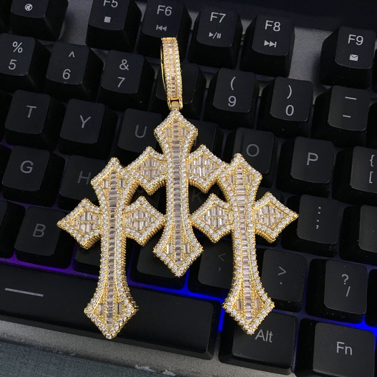 Retro Cross Pendant Fashionable Copper Inlaid Zirconia Necklace - MERGE.DAY.1.FREESTYLE
