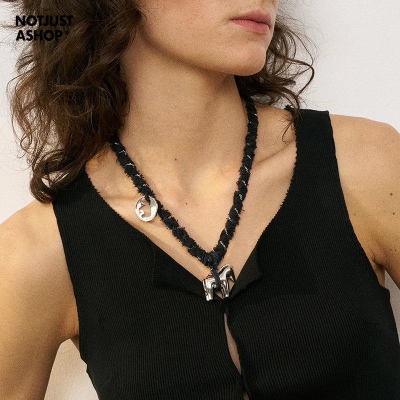 Pony niche personality pendant - MERGE.DAY.1.FREESTYLE