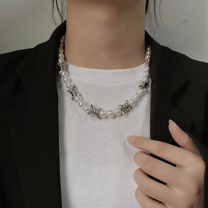 Thorn thick pearl necklace - MERGE.DAY.1.FREESTYLE