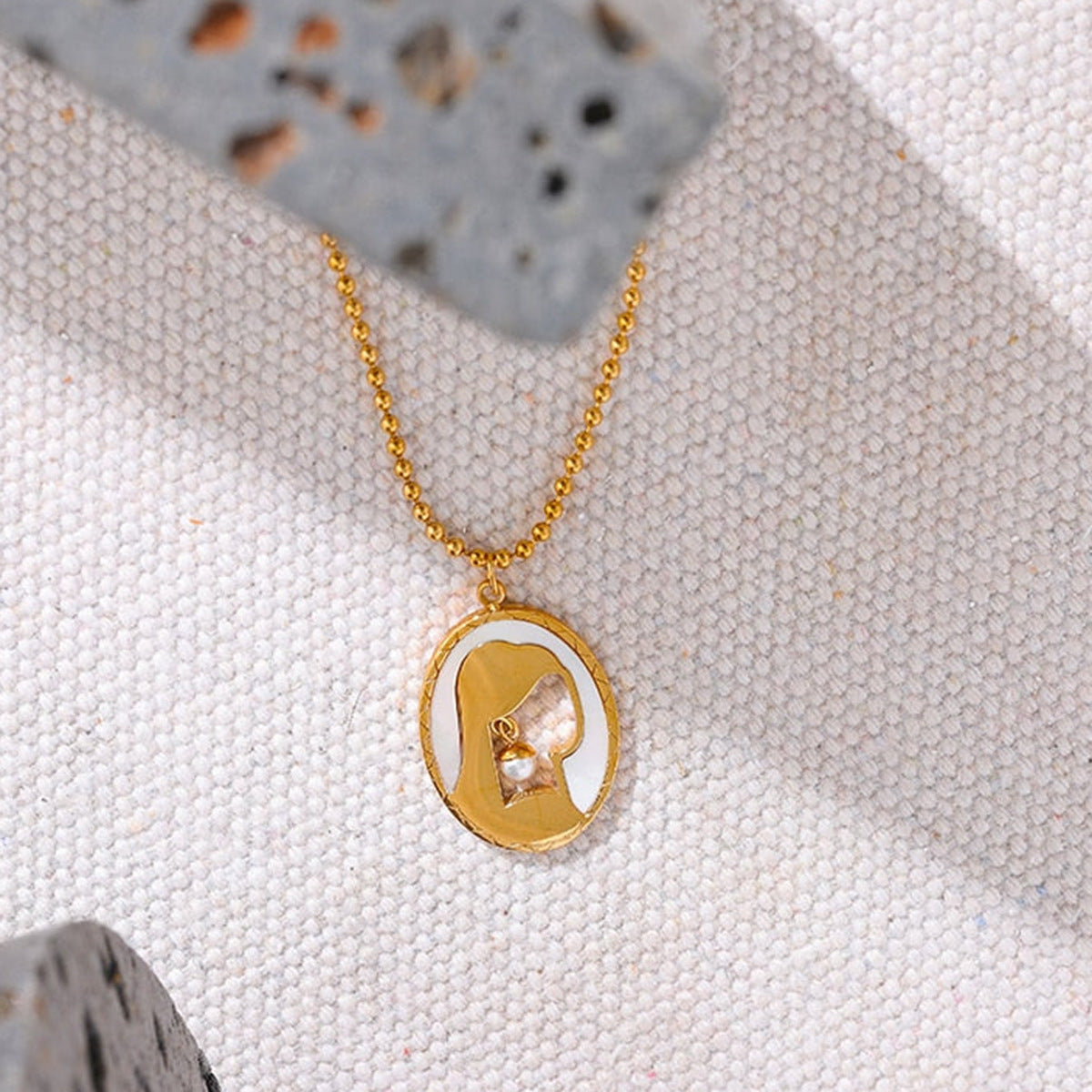 Girl with a pearl earring Pendant Necklace - MERGE.DAY.1.FREESTYLE