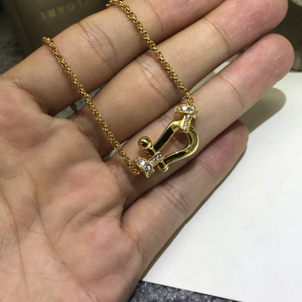 Diamond horseshoe necklace - MERGE.DAY.1.FREESTYLE