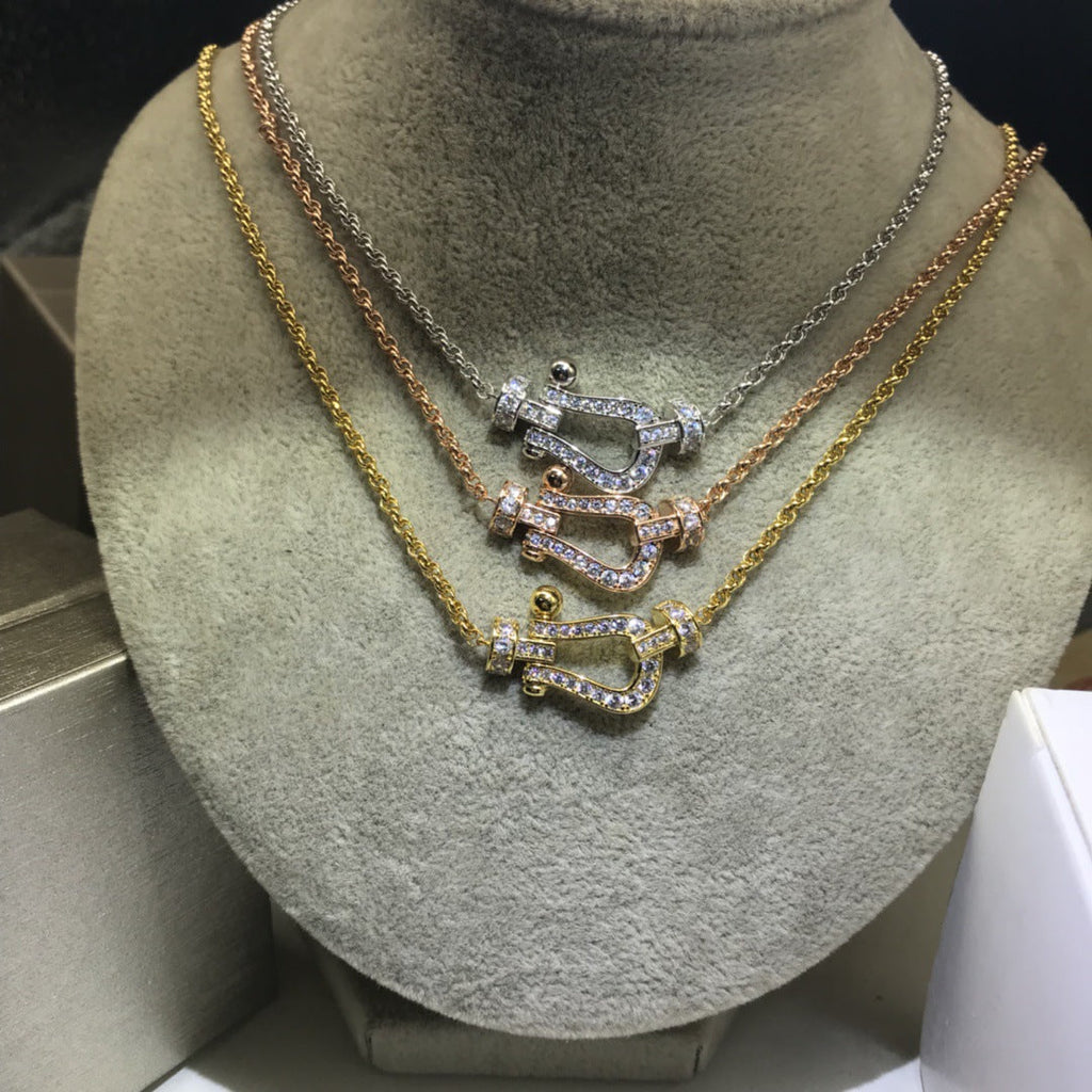 Diamond horseshoe necklace - MERGE.DAY.1.FREESTYLE