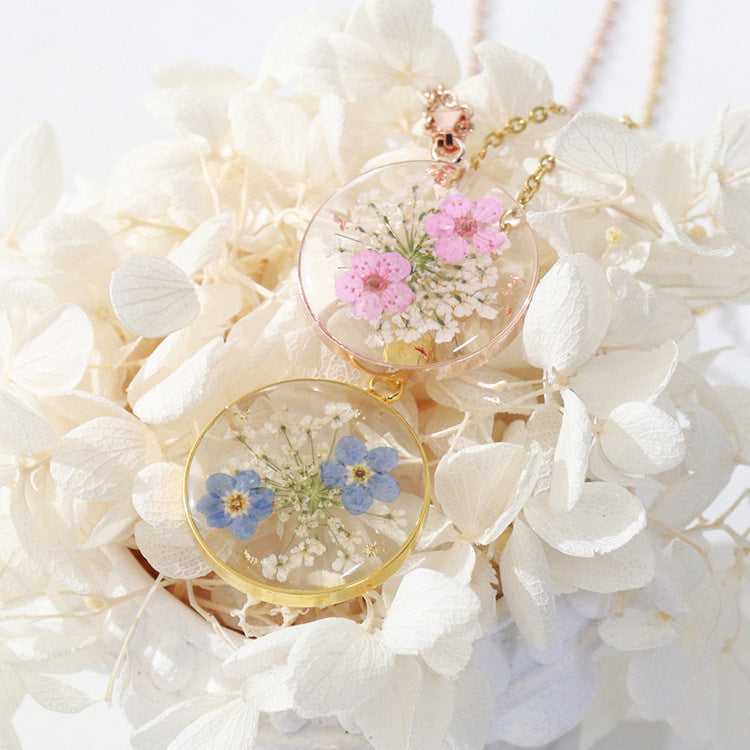 Resin forget me not necklace - MERGE.DAY.1.FREESTYLE