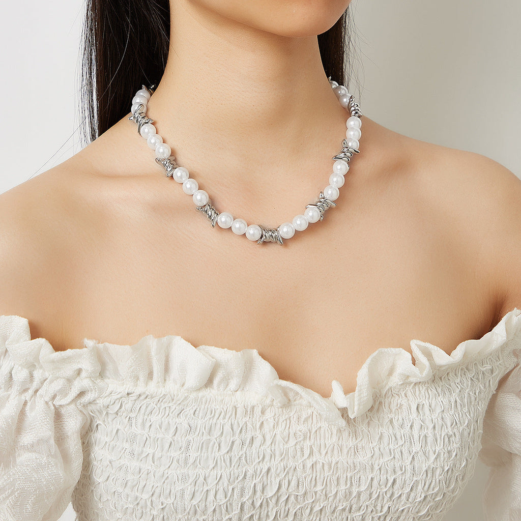 thorn black pearl white pearl necklace - MERGE.DAY.1.FREESTYLE