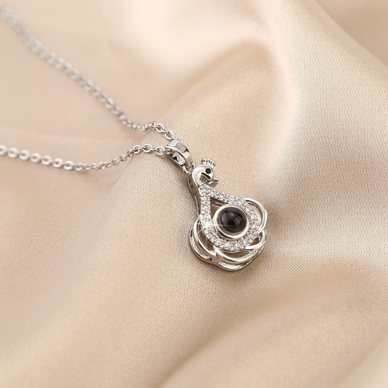 Swan projection necklace with Diamonds - MERGE.DAY.1.FREESTYLE