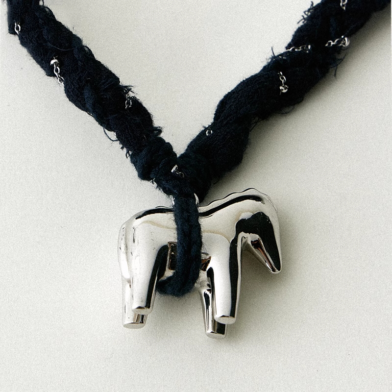 Pony niche personality pendant - MERGE.DAY.1.FREESTYLE
