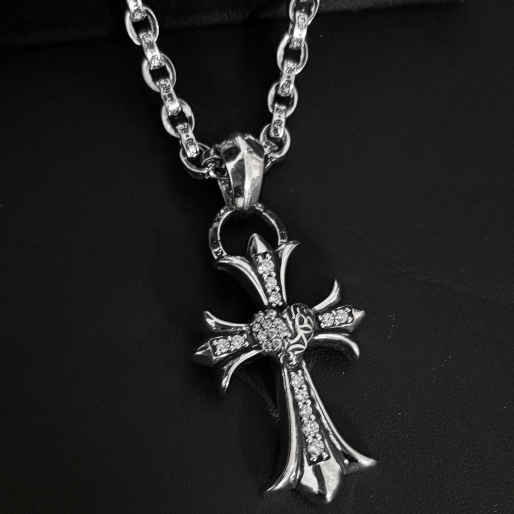 cross love letter chain necklace - MERGE.DAY.1.FREESTYLE