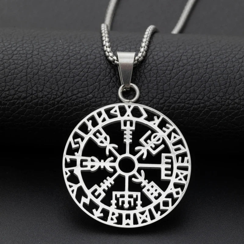 compass necklace - MERGE.DAY.1.FREESTYLE
