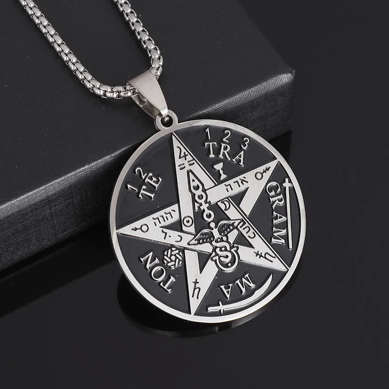 compass necklace - MERGE.DAY.1.FREESTYLE